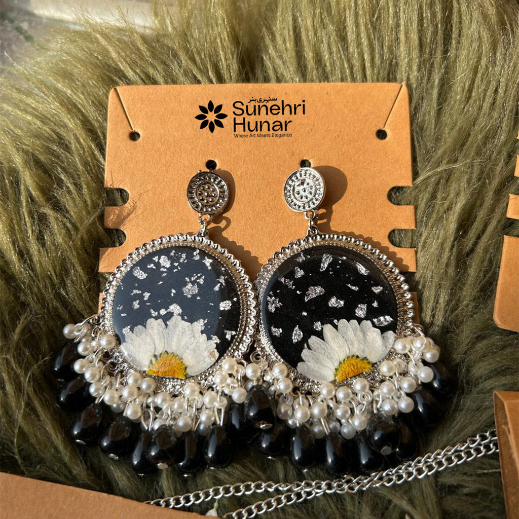 Black Resin Daisy Drop Earrings